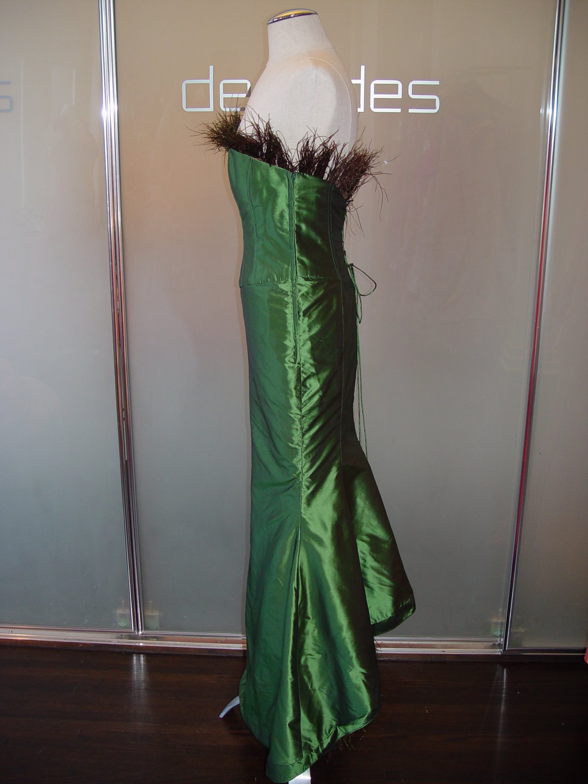 [THIERRY+MUGLER+FOREST+GREEN+WITH+PEACOCK+FEATHER+TRIM+STRAPLESS+BUSITER+CORSET+GOWN.JPG+(1).JPG]