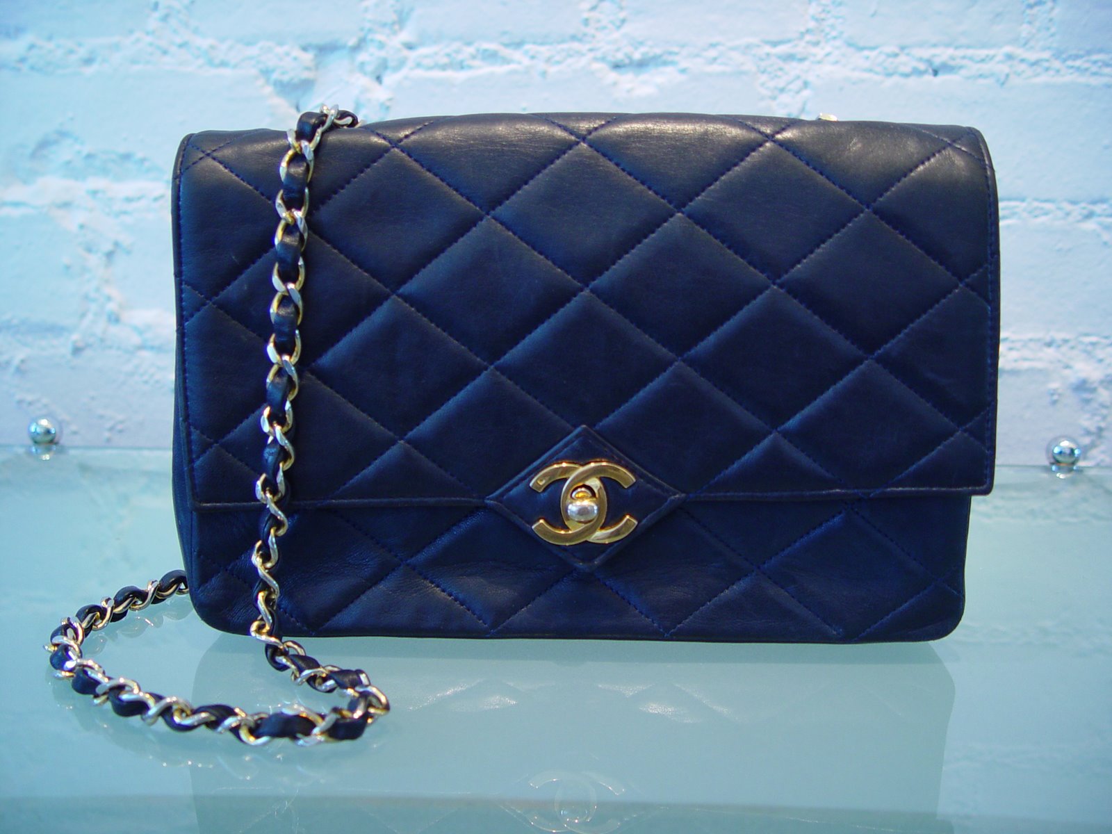 [CHANEL+70S+NAVYLEATHER+CLASSIC+QUILTED+DIAMOND+BAG+6+BY+9+AND+HALF.JPG.JPG]