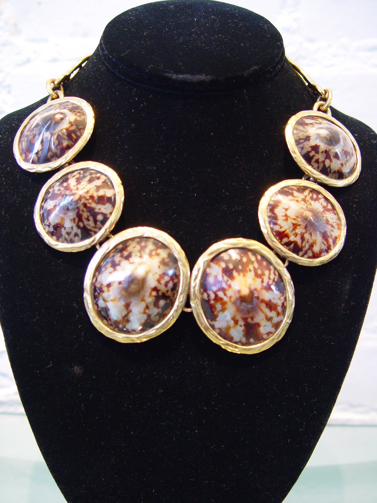 [YSL+RIVE+GAUCHE+NECKLACE+WITH+MATCHING+EARRINGS+SHELL+FRAMED+IN+GOLD+WITH+LINK+C+70S.JPG+(1).JPG]