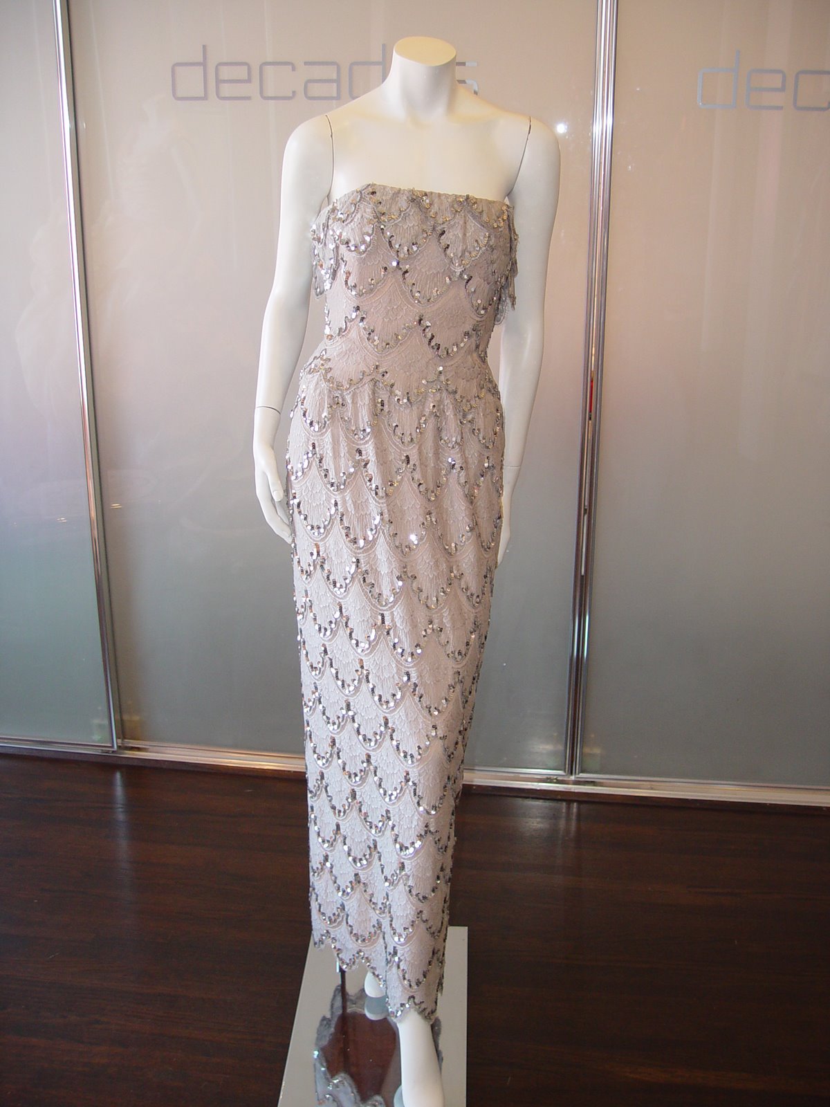 [ALFRED+BOSAND+GREY+FISHSCALE+SEQUIN+GOWN+-+4.JPG]