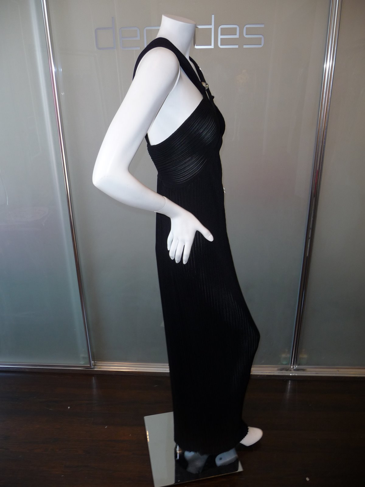 [THIERRY+MUGLER+BLACK+VISCOSE+KNIT+HALTER+DRESS+WITH+LUCITE+RING+MARKED+SIZE+L+C+EARLY+1990S.JPG+(3).JPG]