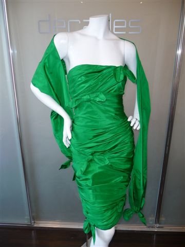 [JACQUELINE+DE+RIBES+green+dress+front.JPG]