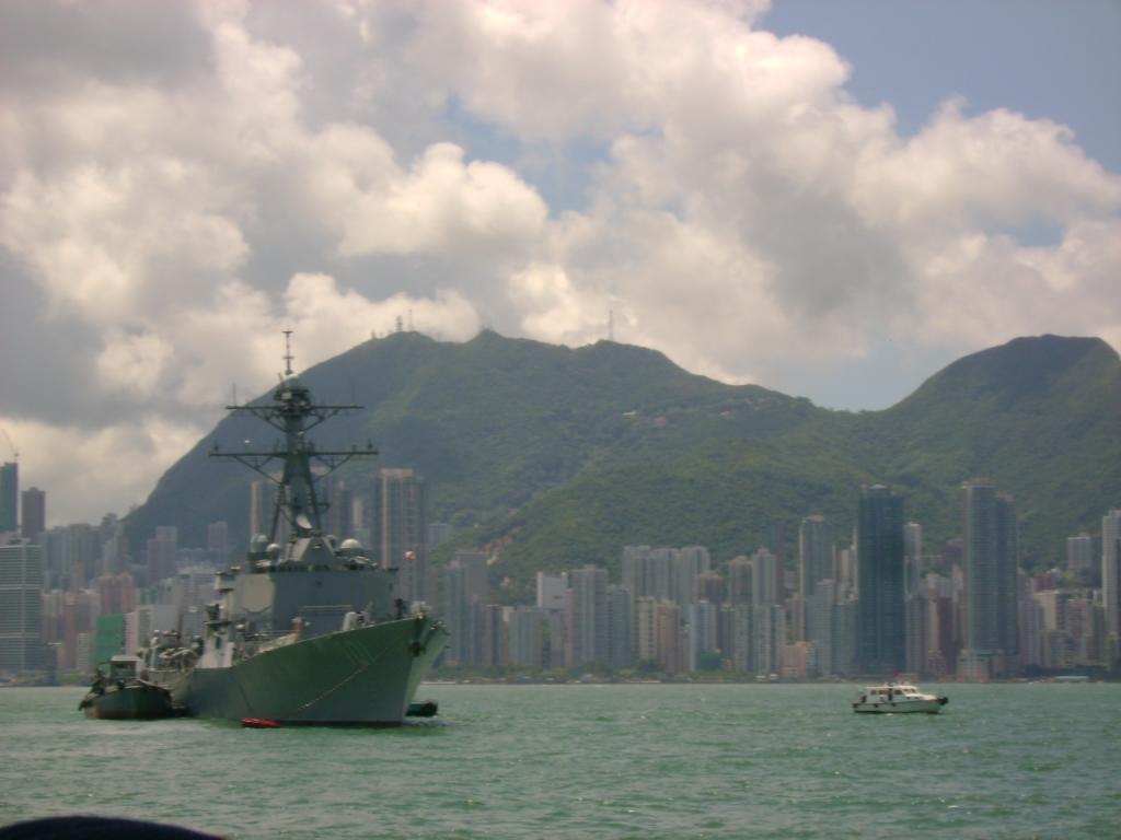 [Navy+Cruiser,+HK.JPG]