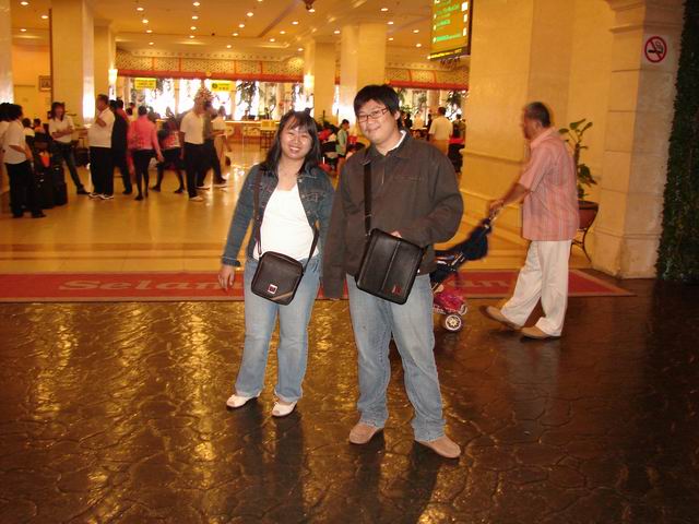 [Me+and+wife+at+genting.JPG]