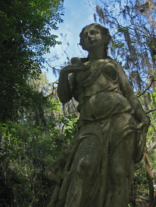 [lady-statue-3.jpg]