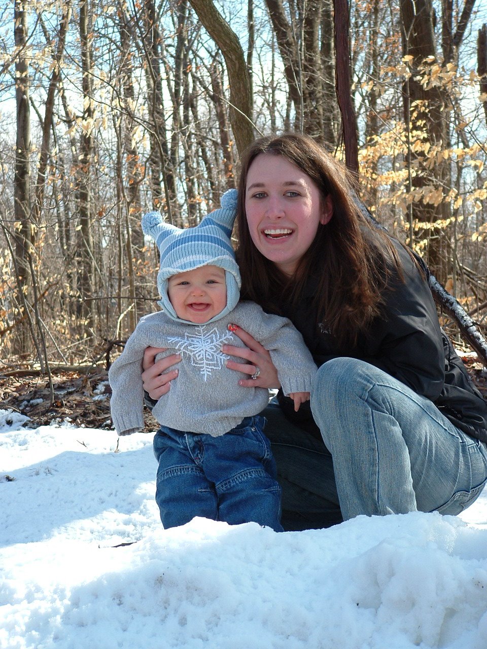 [Mom+and+Z+in+snow-+laughing.JPG]