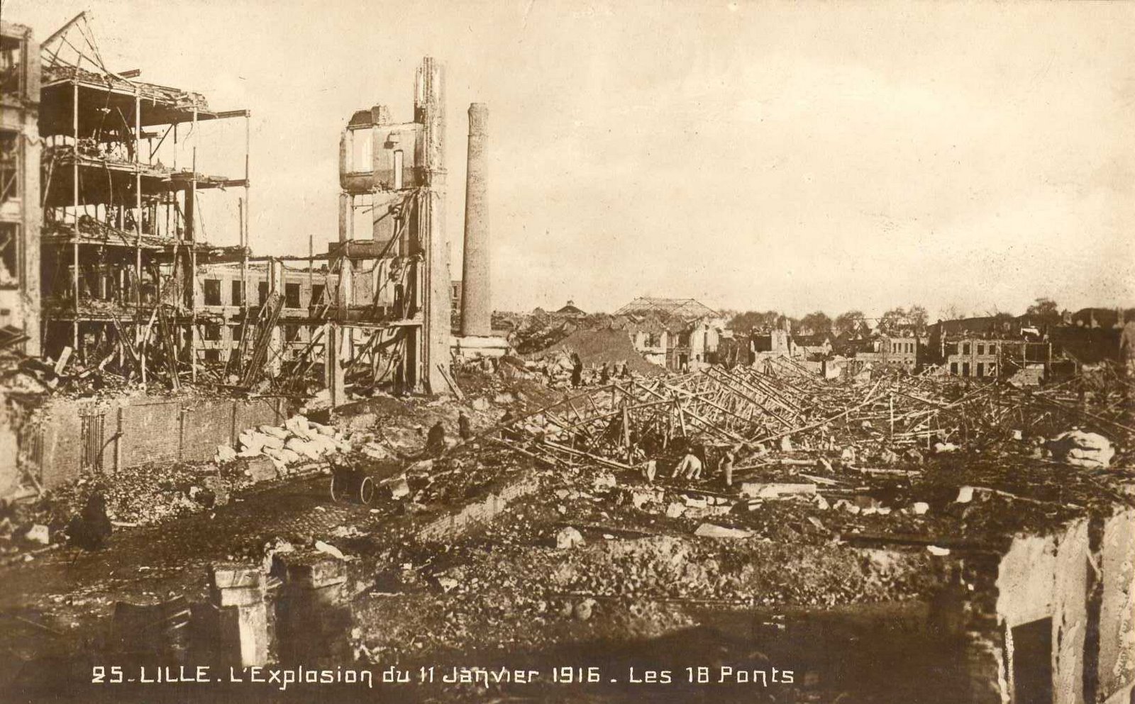 [Lille+-+explosion+11+janvier+1916+-+les+18+ponts.jpg]