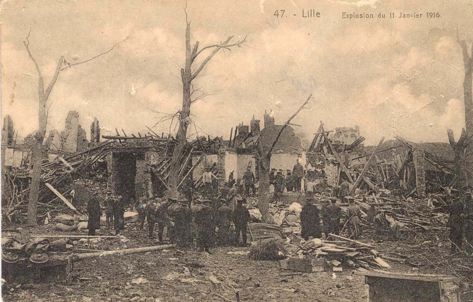 [Lille+explosion+11+janvier+1916.jpg]