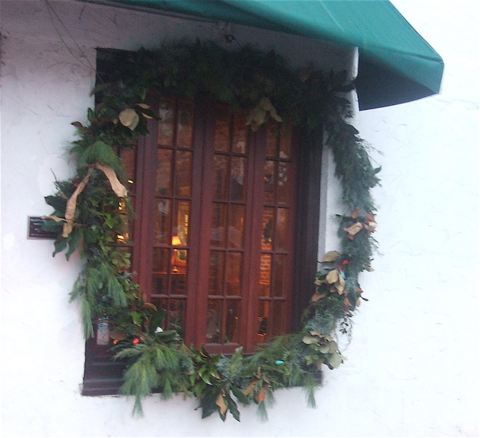 [window+wreath.jpg]