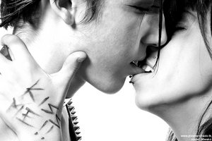 [KISS_ME_by_josemanchado.jpg]