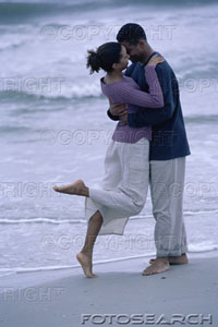 [people-couple-beach_~1166R-3817.jpg]