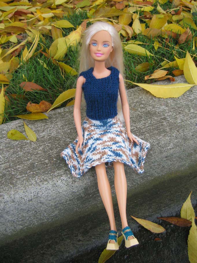 [Barbie+skirt+and+top+set+mod.jpg]