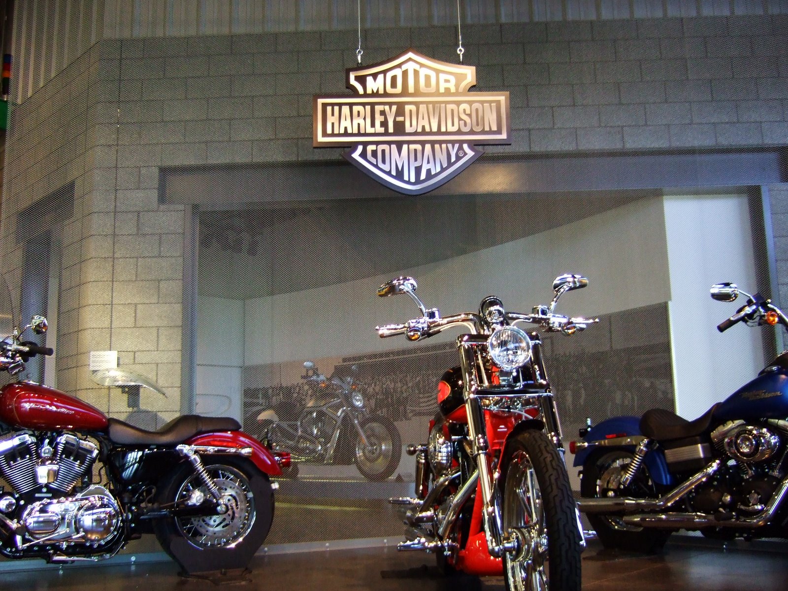 [KC+7-4-07+Harley+Plant+Bikes.JPG]
