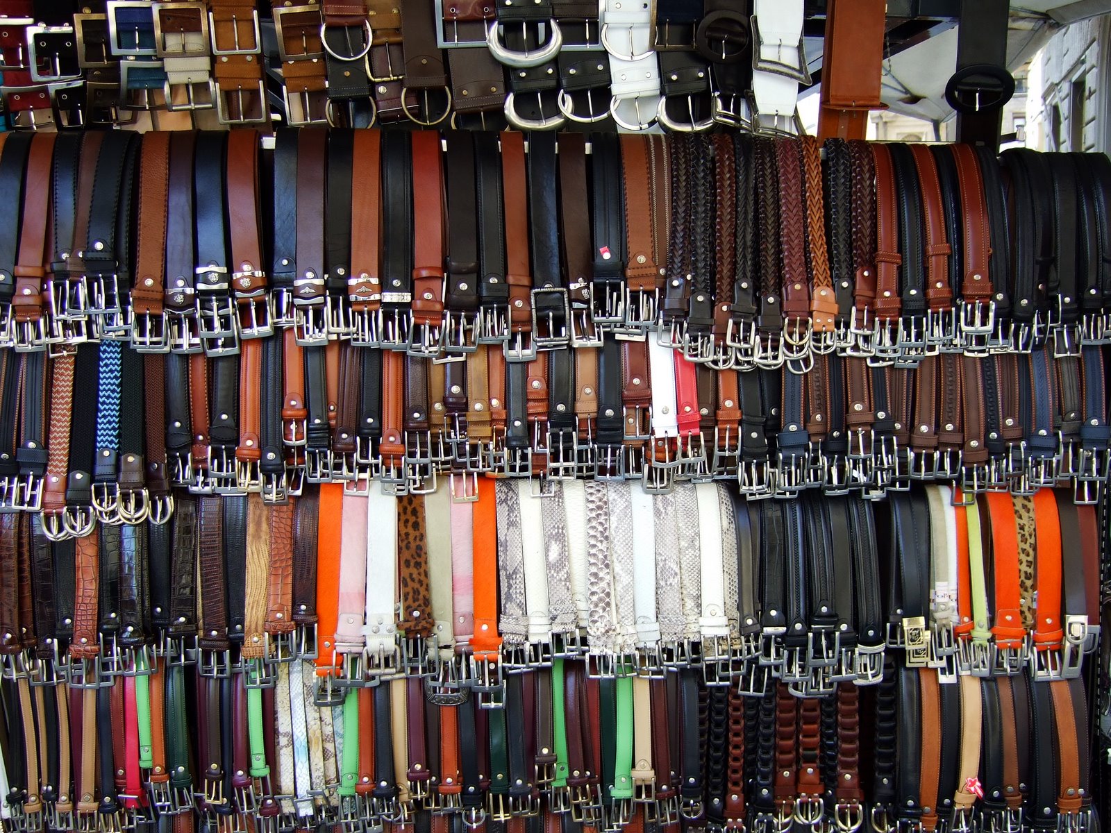[Florence--market+belts.JPG]