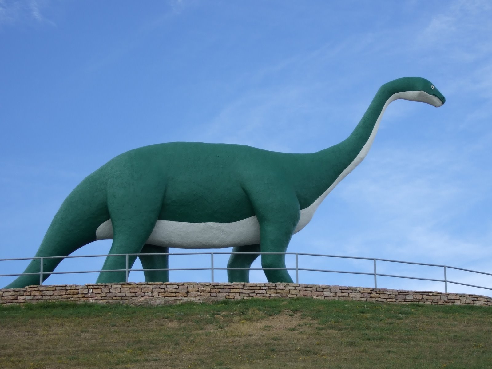 [Day+Four:Dino+Park--Big+green+apatosaurus+on+the+hill+-+2.jpg]