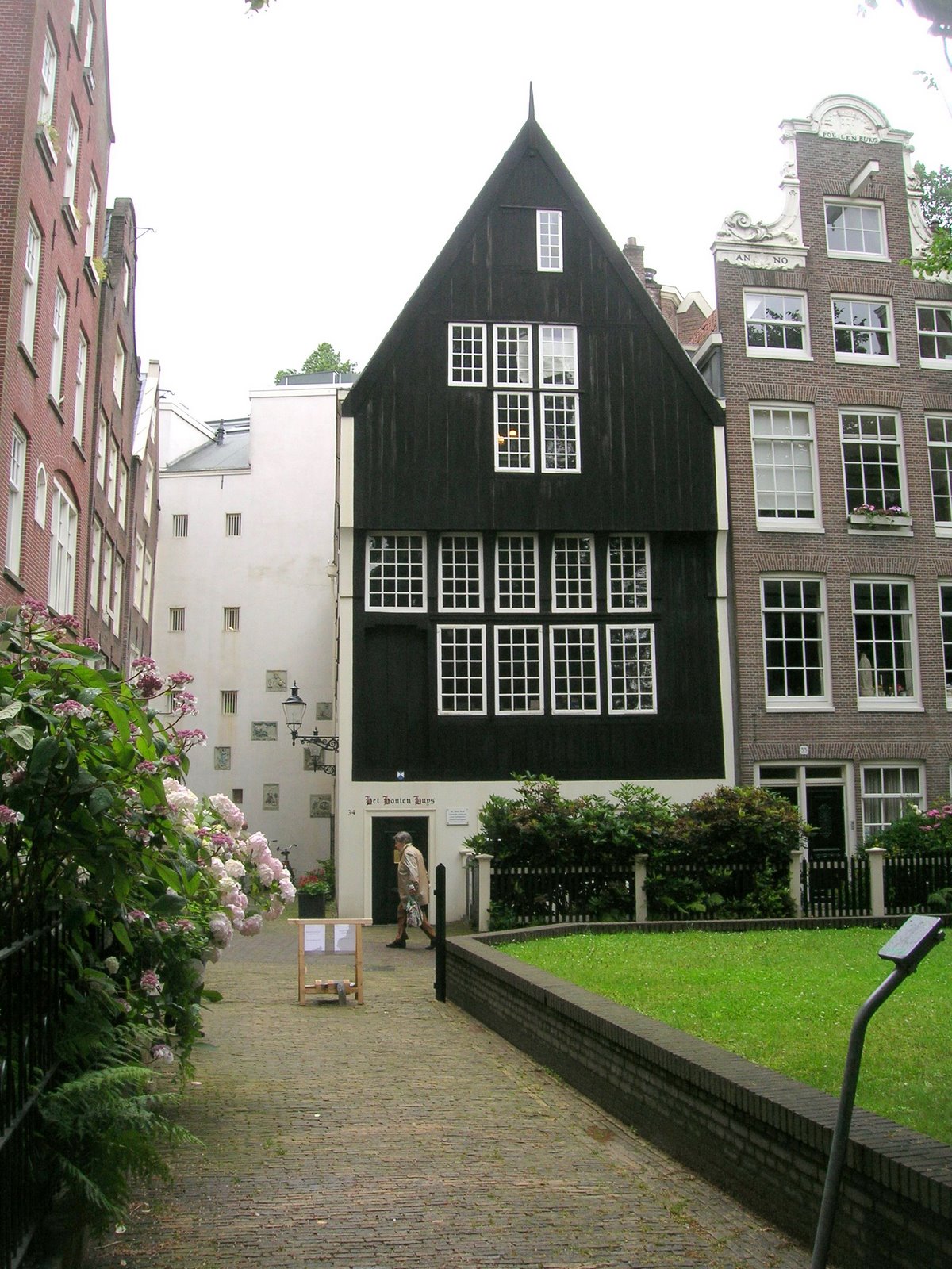 [Amsterdamoldhouse.jpg]