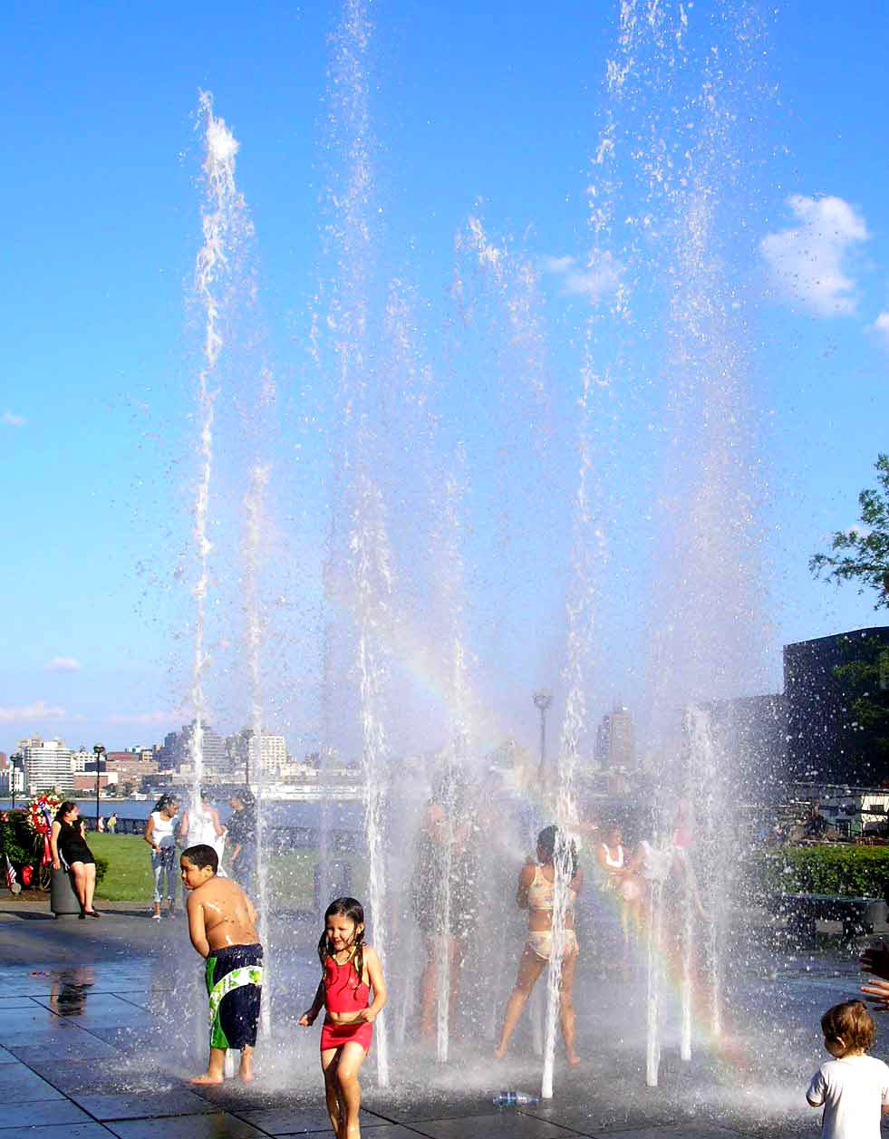 [fountain+with+rainbow2.jpg]