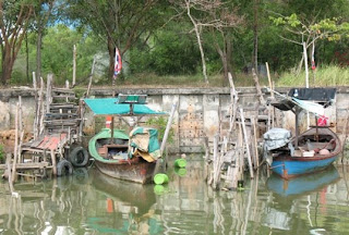 Boats on Bang Yai canal