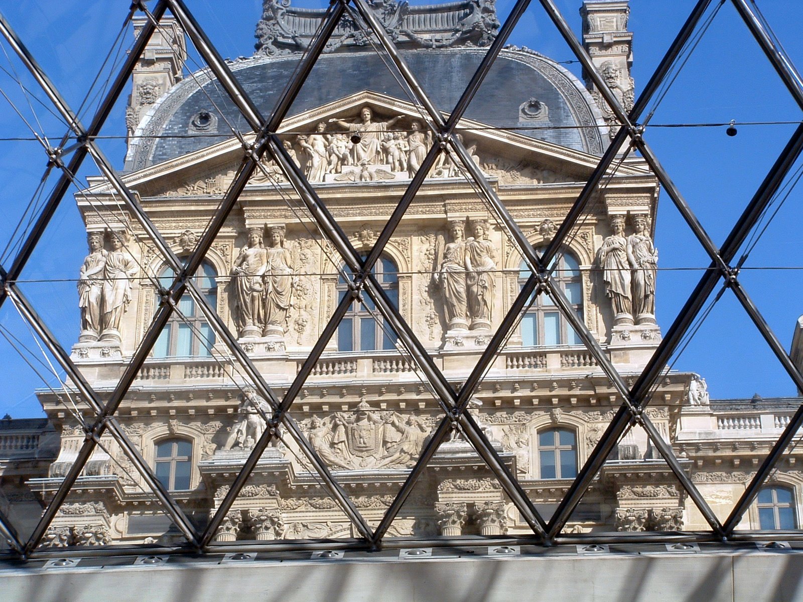 [louvre+from+pyramid.JPG]