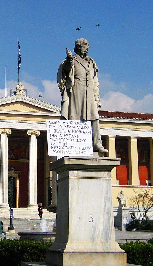 [22-2-2007_greece_student_demo_against_reform_bill__statue_.jpg]