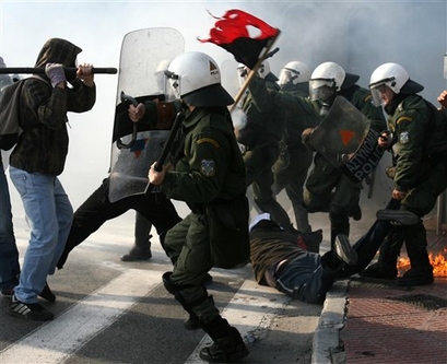 [capt.ath10702221627.greece_student_clashes_ath107]