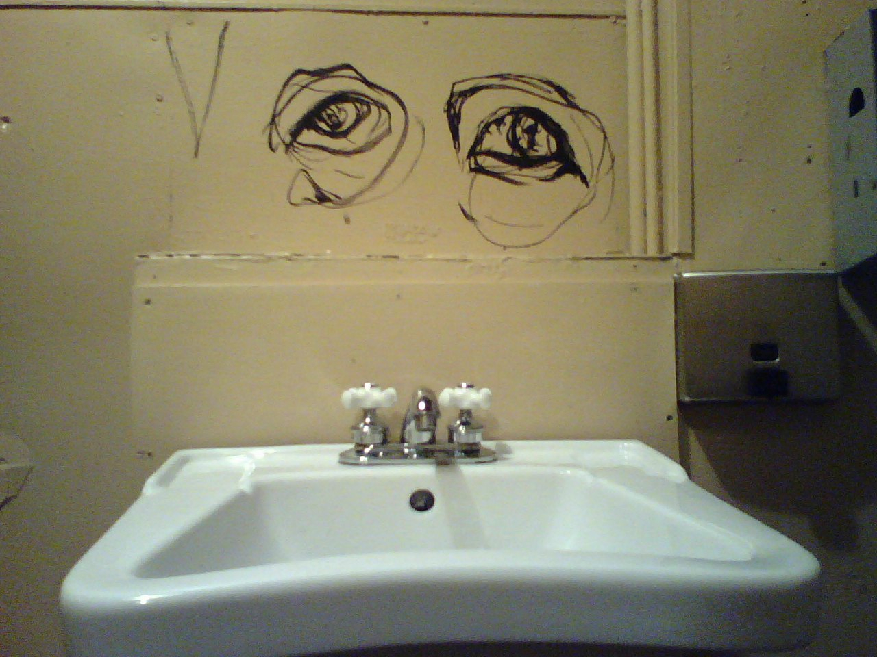 [sad+eye+bathroom.jpg]