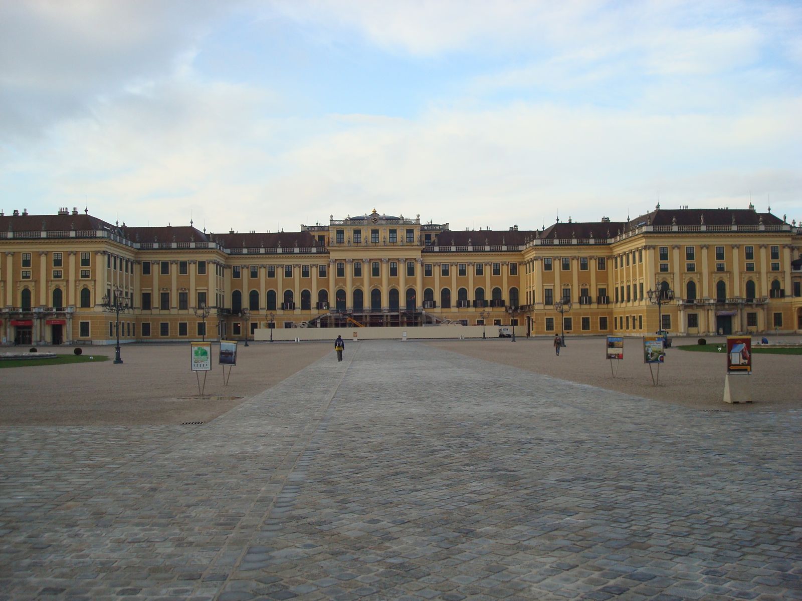 [Schonbrunn+Palace.jpg]