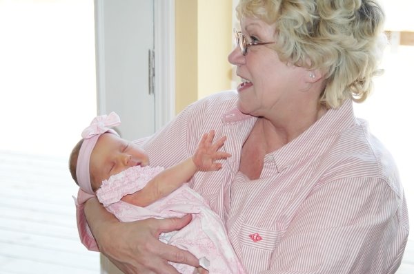 [Great+Aunt+Pat+and+Hailey_small.jpg]