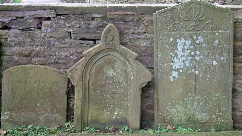 [Skenfrith+church+gravestones1+14-2-08+(Medium).jpg]