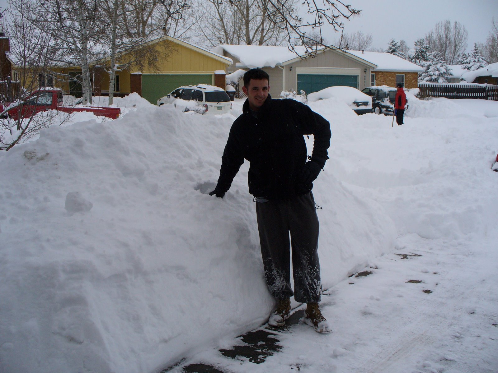[Andrew+Blizzard+2006+shoveled+driveway.JPG]