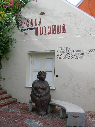 [Entrance_to_the_museum-Curacao.jpg]