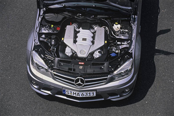[2008_Mercedes_Benz_C63_AMG_4.jpg]