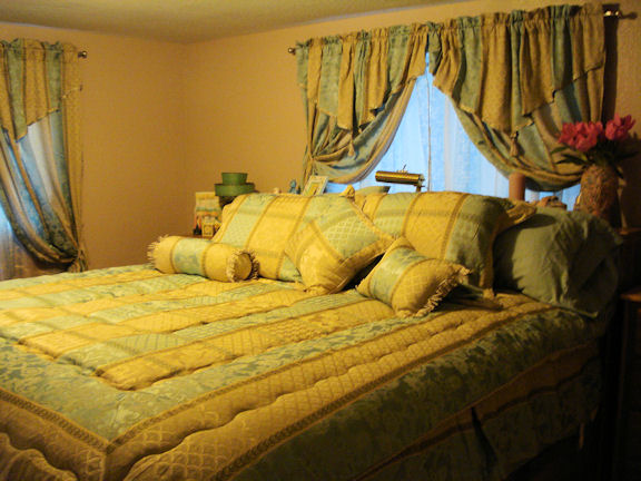 [bedroom+after+side.jpg]