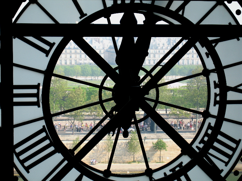 [Orsay+Clock+Window+w+Marathon+Runners.JPG]