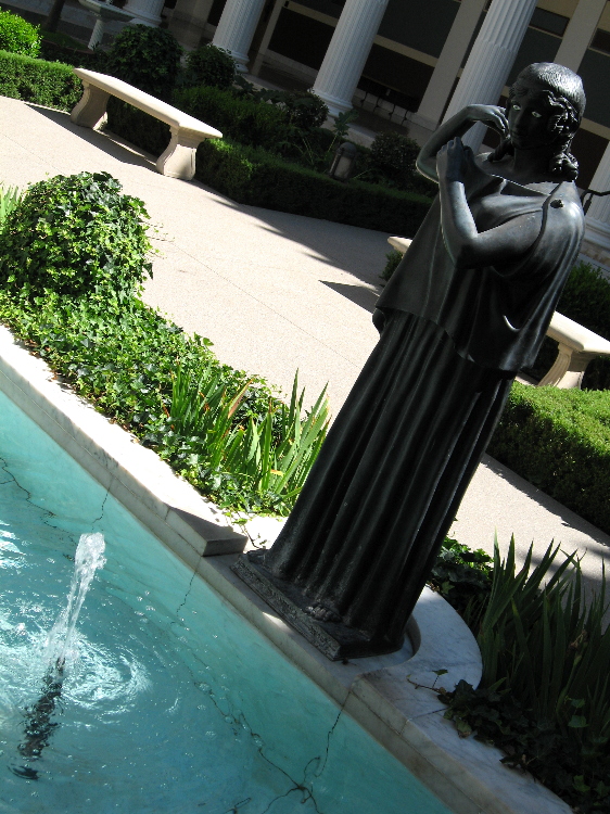 [Getty+Villa+Garden+Statue.JPG]