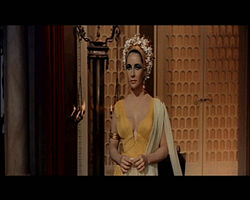 [250px-1963_Cleopatra_trailer_screenshot_(12).jpg]