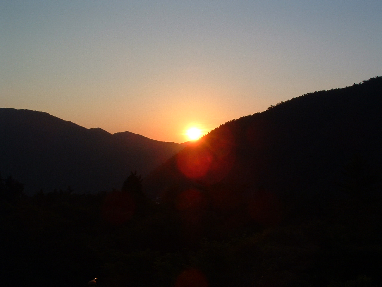 [Hakone+sunrise+1.JPG]