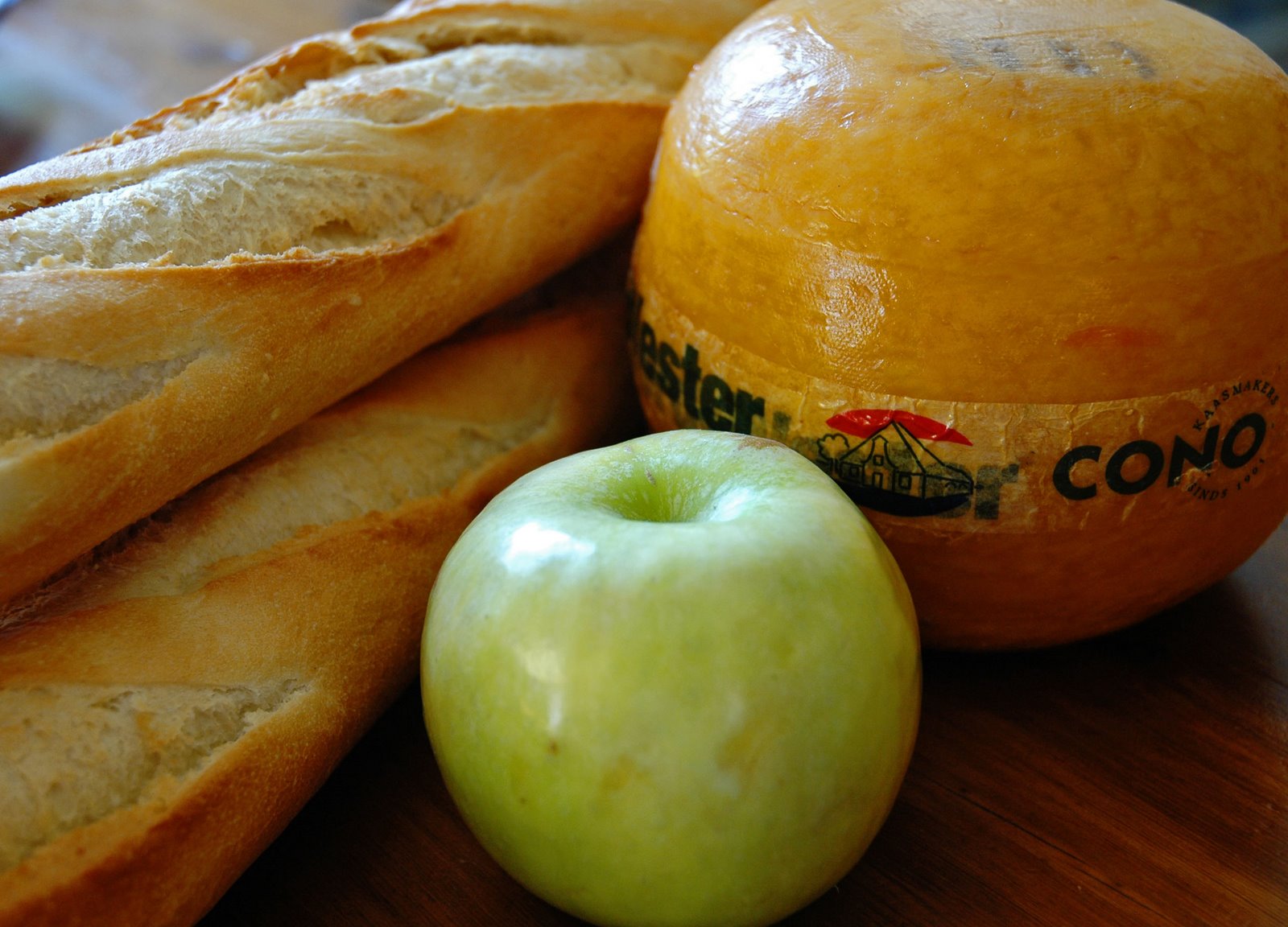 [cheese+bread+apple.jpg]