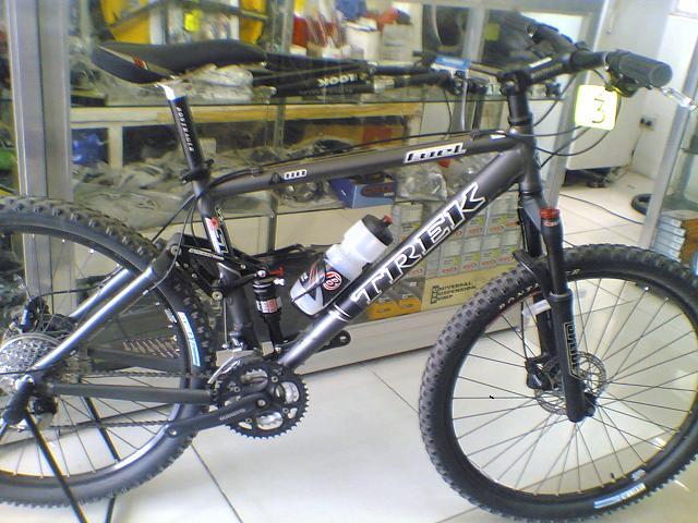 [Rocka+#1+bike+shop+slightly+used+TREK++fuel+80+for+sale+pesos+55,000+negotiable.JPG]