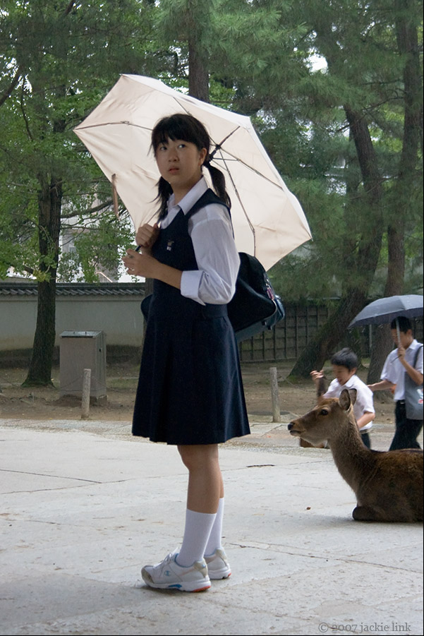 [Japan-Nara-girl+with+umbrella.jpg]