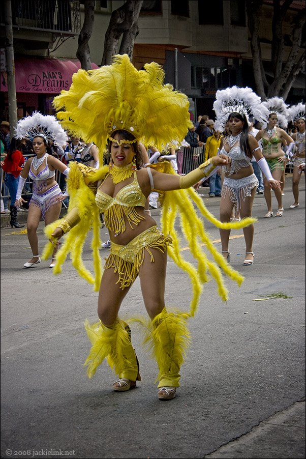 [Carnaval-feathered+dancers.jpg]