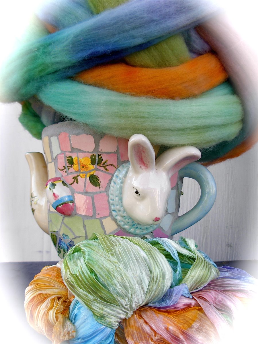 [roving:yarn+bunny.JPG]