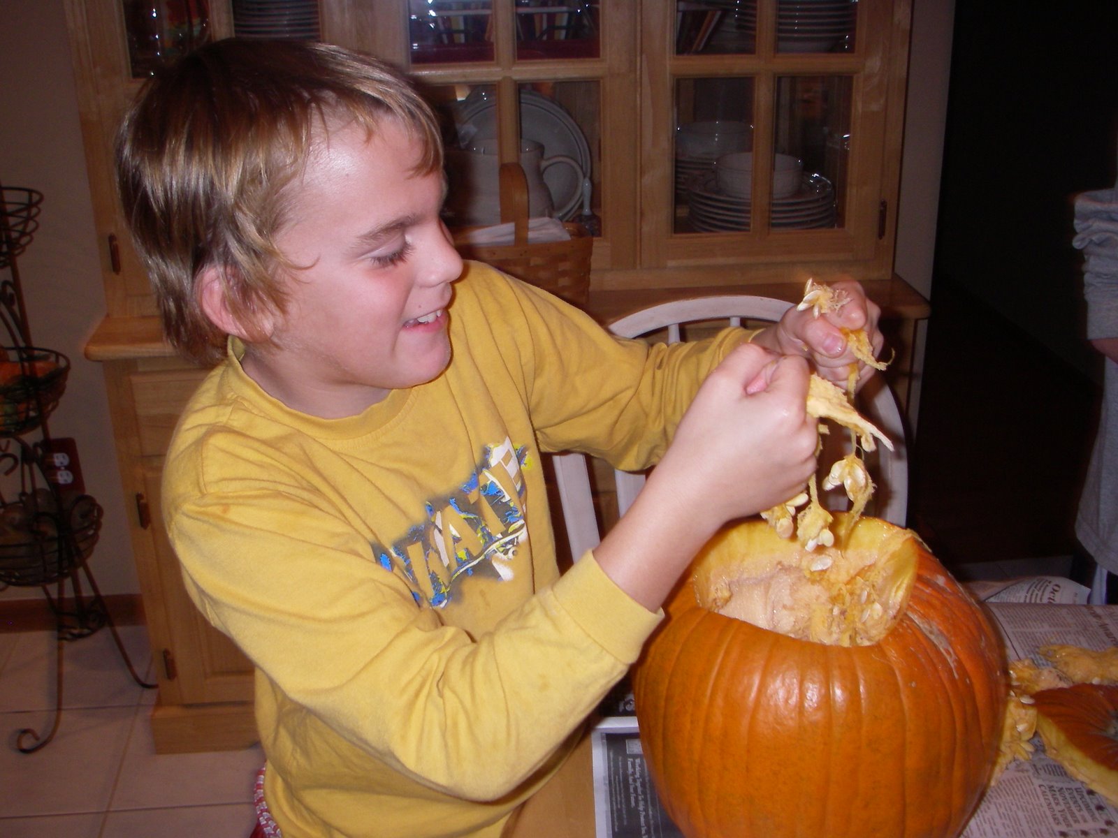 [pumpkin+science+&+carving+2007+016.jpg]