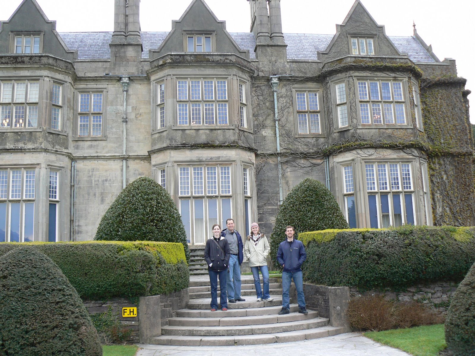 [Muckross+House+with+people.jpg]