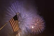 [American+flag+&+fireworks.jpg]