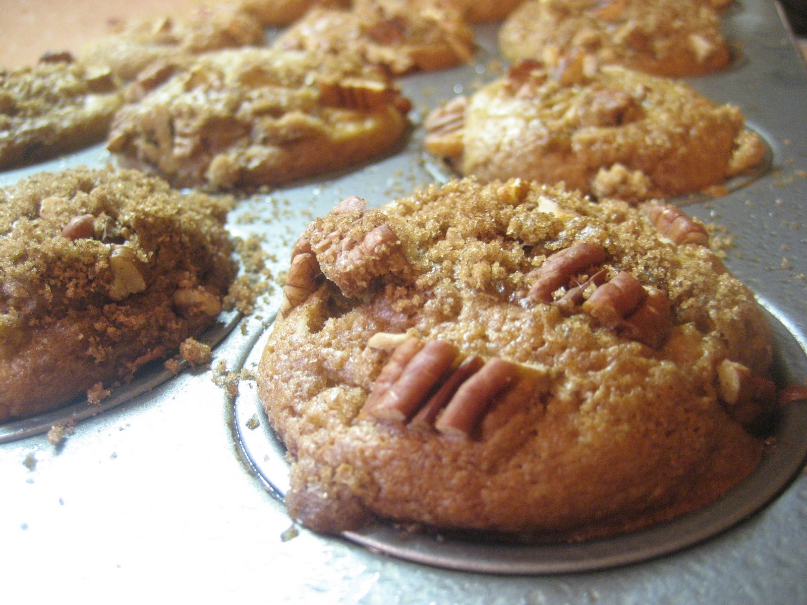[muffins+in+pan3.JPG]