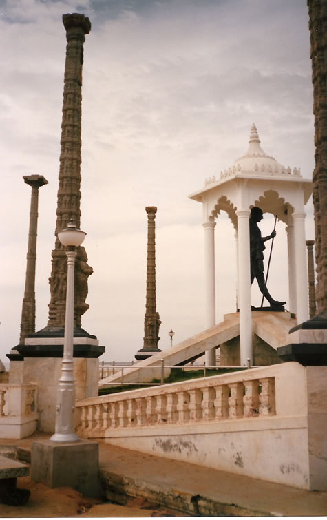 [Gandhi_statue_pondicherry_beach_india.jpg]