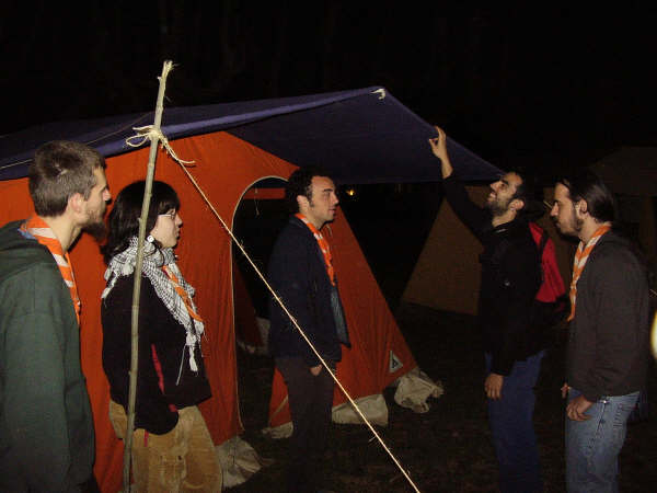 [Devesa+festa+anti+pavelló+preparan+l'acampada1-03-2008+(4).jpg]