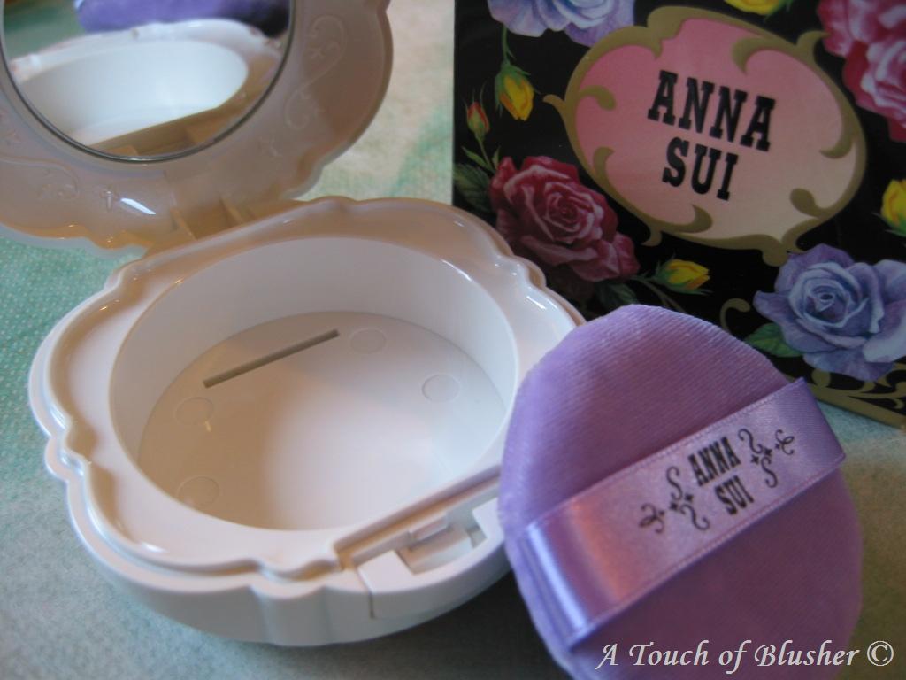 [Anna+Sui+Loose+Compact+Powder+UV+Case+33.JPG]