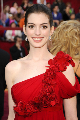 [Anne+Hathaway+Oscars+2008+Marchesa+5.jpg]